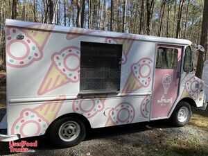 26' Chevrolet P30 Ice Cream Truck w/ Large Nelson Cold Plate Freezer