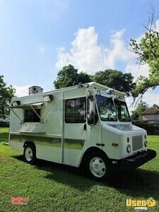 SUPER CLEAN BRAND NEW 2022 KITCHEN Low Miles  2003 Workhorse All-Purpose Food Truck