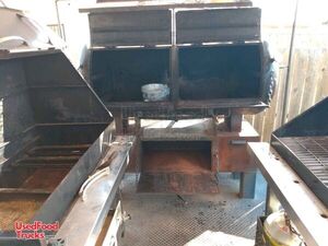 Nicely-Built Mobile Barbecue Concession Food Trailer/Used BBQ Rig