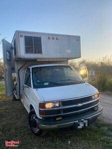 Chevrolet Kitchen Food Vending Truck / Used Mobile Concession Unit