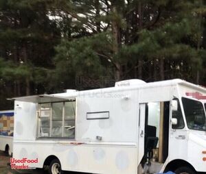 18' Chevrolet P30 Step Van Food Truck with Unused 2021 Kitchen Build-Out