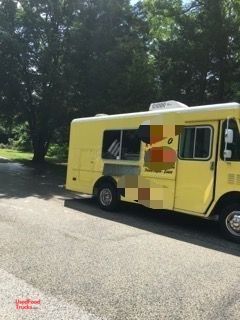 Chevrolet P30 Step Van Kitchen Food Truck / Used Portable Restaurant