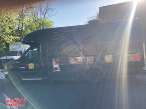 Used - 2005 19' Ford E350 Food Truck | Mobile Food Unit