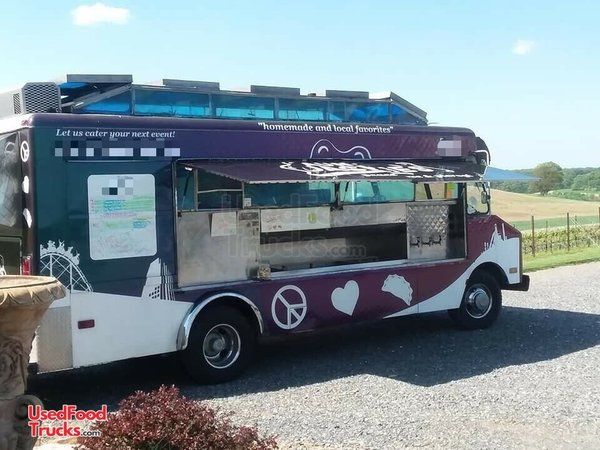 Refurbished Chevrolet P30 Step Van Kitchen Food Truck / Mobile Kitchen