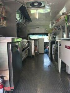 25' Ford E-350 Diesel Food Vending Truck / Commercial Mobile Kitchen Unit