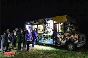 Low Mileage - 2008 24' Ford E450 Food Truck | Mobile Street Vending Unit