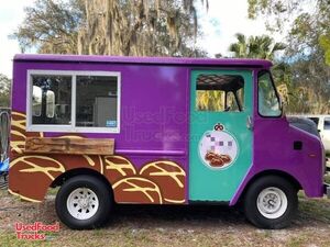 Eye-Catching Ford Step Van Multi-Purpose Food Truck / Mobile Vending Unit