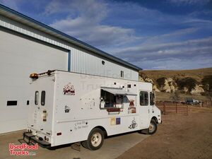 22' Diesel Chevrolet P30 Mobile Coffee and Beverage Truck / Used Mobile Cafe