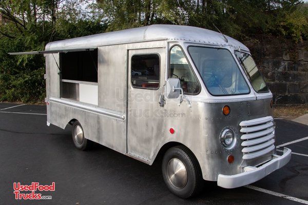 Lightly Used 1961 Vintage Grumman 15' Step Van Food Truck / Mobile Kitchen