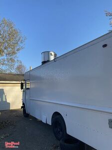 LOADED 24' Chevrolet P30 Diesel Food Truck with Lightly Used 2021 Kitchen