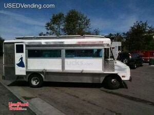1986 - 20' x 8' Mobile Food Truck / Taco Truck / Roach Coach