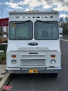 18' Chevrolet P30 Pizza Food Truck with Fire Suppression System