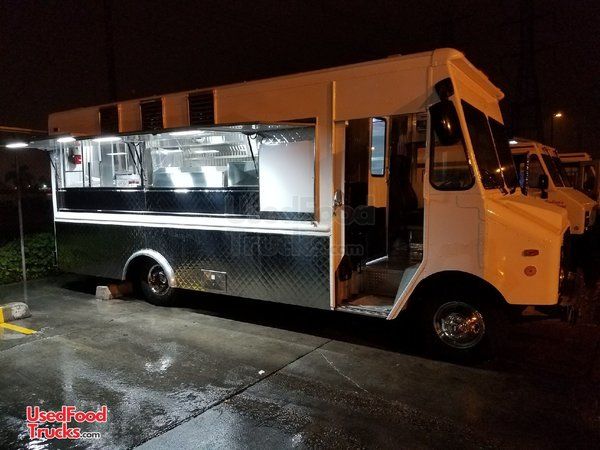 Loaded Turnkey Chevrolet P30 Food Truck / Mobile Kitchen