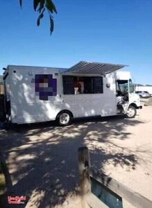 Inspected 2006 Workhorse P42 Food Truck / Licensed Mobile Kitchen