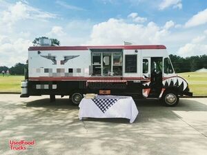 Versatile - 2004 28' GMC P42 Workhorse All-Purpose Food Truck