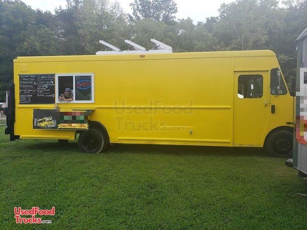 2000 Freightliner MT55 30' Stepvan Kitchen Food Truck w/ Pro Fire Suppression