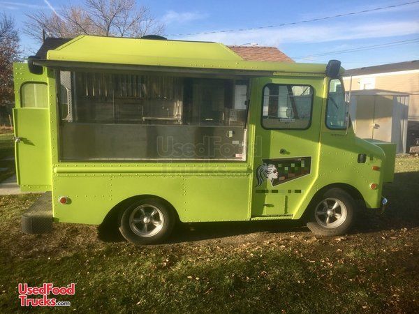 Clean & Compact 17.5' Chevy P10 Kurbmaster Food Truck w/ Pro Fire Suppression