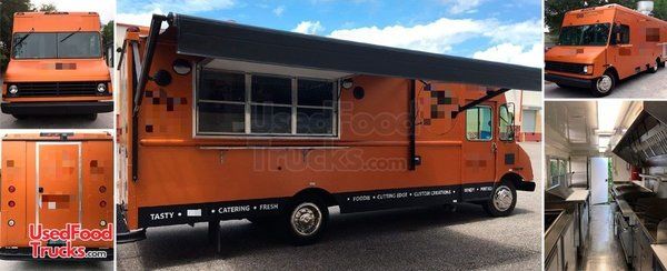 2002 - 18' Chevy Workhorse P30 Fully Loaded Mobile Kitchen Food Truck