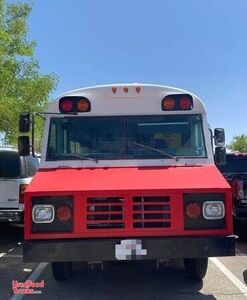 Diesel Chevrolet Blue Bus Mobile Kitchen Food Truck Bus / Used Bustaurant