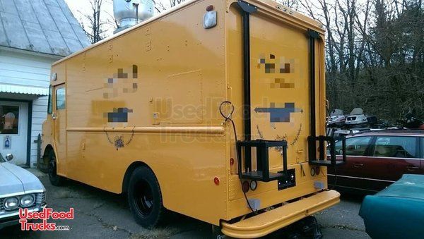 Grumman International 25' Diesel Step Van Kitchen Food Truck