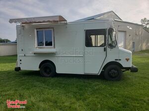 2003 - 21' Workhorse P42 Commercial Mobile Kitchen Food Truck