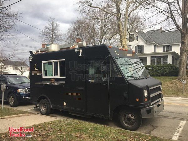 Newly Painted 2003 E450 Super Duty Kitchen on Wheels / Used Food Truck