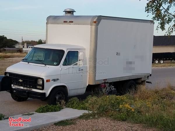 Used Chevrolet Van Classic Kitchen Food Truck / Mobile Food Unit
