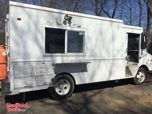 7.6' Chevrolet P30 Great Running Food Truck / Used Mobile Kitchen