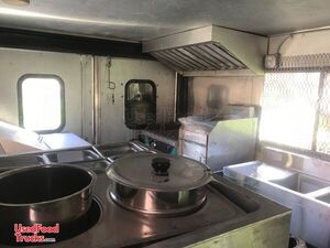 16' Chevrolet G30 Diesel Mobile Kitchen Food Vending Truck for General Use
