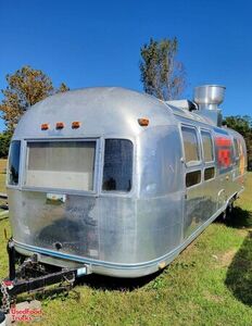 Vintage 1975 Airstream Sovereign 8.5' x 31' Food Vending Concession Trailer