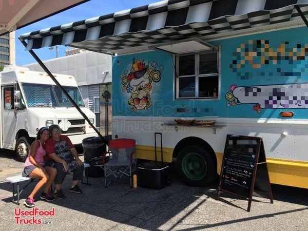 Fully-Loaded 2002 GMC Workhorse Food Truck / Used Mobile Kitchen