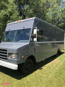 Preowned - 2002 18' Workhorse P42 Pizza Food Truck with Forno Bravo Oven