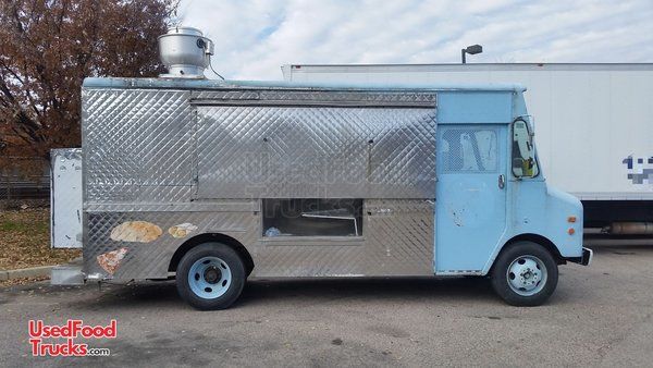 6.9' x 19.2' Chevy Mobile Kitchen Used Food Truck- 2016 Kitchen Build