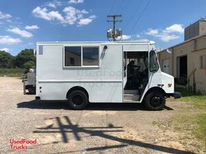 Rarely Used 2002 Workhorse Step Van Food Truck / Mobile Kitchen