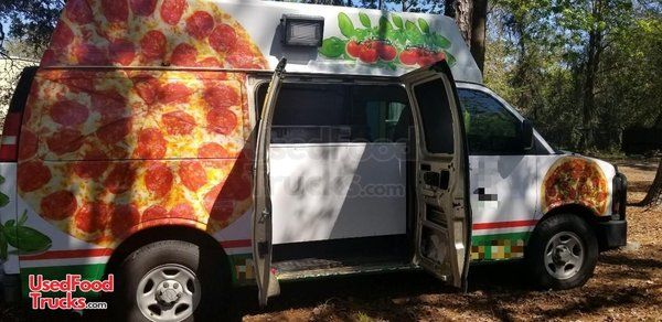 Lightly Used 2007 Chevrolet Express 20' Pizza Truck / Turnkey Mobile Pizza Business