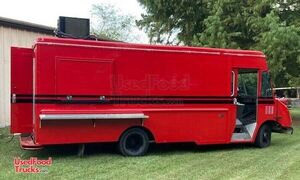 Super Clean 2002 Chevrolet Workhorse Stepvan / Mobile Kitchen Food Truck