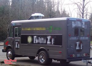 Chevy P30 Food Truck.