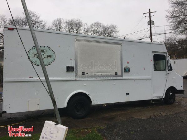Chevrolet P30 27' Stepvan Crepes  Food Truck / Used Mobile Food Unit.