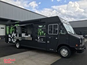 Low Mileage 2017 - 20' Ford F-59 Food Truck with Professional Kitchen.