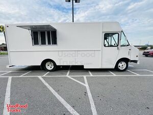 2005 25' Workhorse P42 All-Purpose Food Truck with Pro Fire System