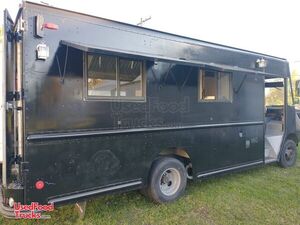 26' Chevy P30 Professional Mobile Kitchen / BBQ Food Truck w/ Lots of Upgrades