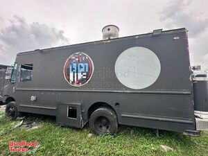 Well Equipped - 2001 Workhorse P42 All-Purpose Food Truck | Mobile Food Unit
