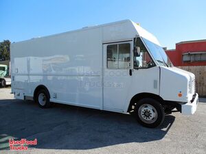 Low Mileage 2014 Ford Utilimaster F550 18' SUPER Clean Catering Truck.