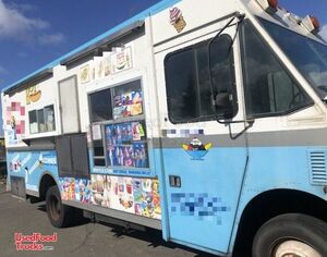 2005 28' Freightliner MBE 900 Diesel Soft Serve Ice Cream Truck