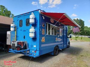 Lightly Used 2010 - 28' Chevrolet 3500 Commercial Kitchen Food Truck.