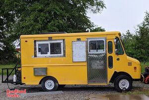 Chevrolet P30 Step Van Food Vending Truck / Mobile Kitchen Concession Unit