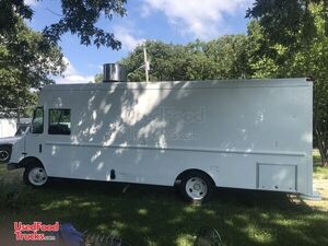 32' Chevrolet P32 Low Mileage Diesel Mobile Kitchen Food Truck