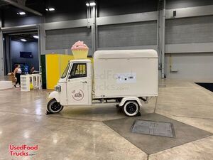 Super Cute 2022 Piaggio Ape Three-Wheeled Electric Bakery Food Truck.
