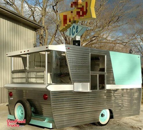 2016 - Vintage Diner Style Kitchen Food & Ice Cream Retro Concession Trailer.