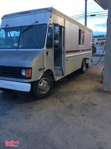Used GMC P30 Diesel Step Van Pizza Food Truck / Mobile Pizza Unit
